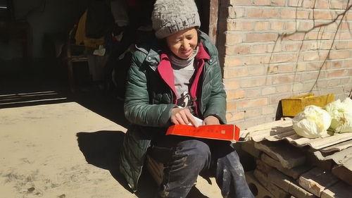 疫情期间大叔吃瓜,见证时代变迁的酸甜苦辣