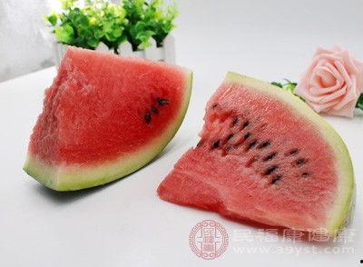 女生被切开吃瓜,女生被切开吃瓜事件的惊人真相