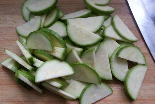 白小瓜是西葫芦瓜吗怎么吃,揭秘西葫芦瓜的独特吃法