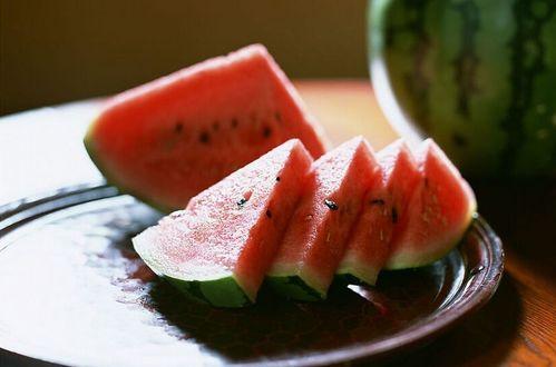 看瓜和吃瓜的古诗,看瓜与吃瓜的诗意描绘