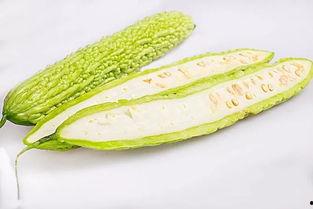 清凉吃瓜的图片,吃瓜解暑，尽享悠闲时光