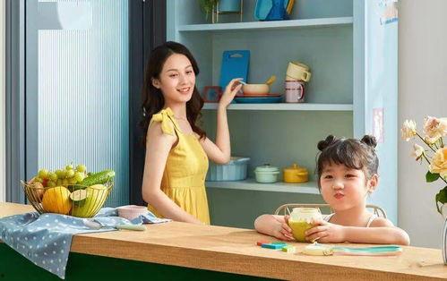 姐弟吃瓜拍照图片,姐弟俩的甜蜜吃瓜瞬间