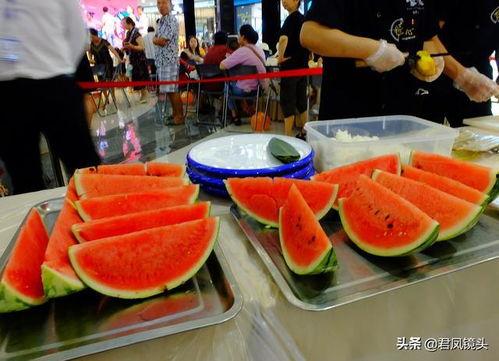 来万达吃瓜,吃瓜群众齐聚一堂