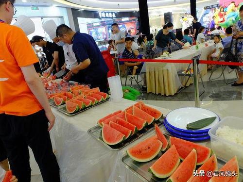 来万达吃瓜,吃瓜群众齐聚一堂