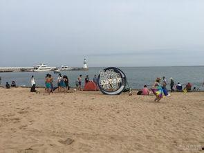 海边游泳吃瓜,海边游泳的悠闲时光