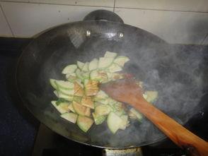 吃角瓜可以吃虾吗,探索海鲜与蔬菜的和谐美味