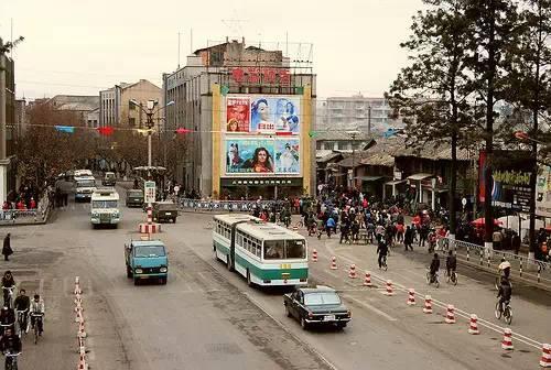 昆明南屏街吃瓜视频,揭秘昆明街头美食风情