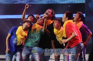 云南小伙唱歌吃瓜事件,意外走红网络